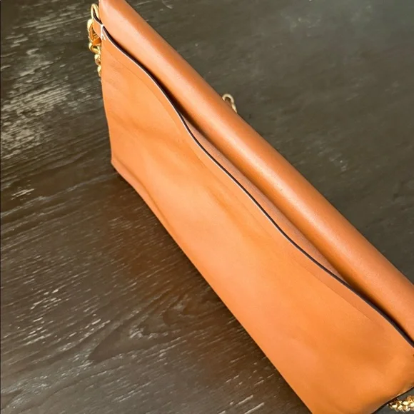 Tory Burch Shoulder Bag with Gold Chain - Picture 5 of 12